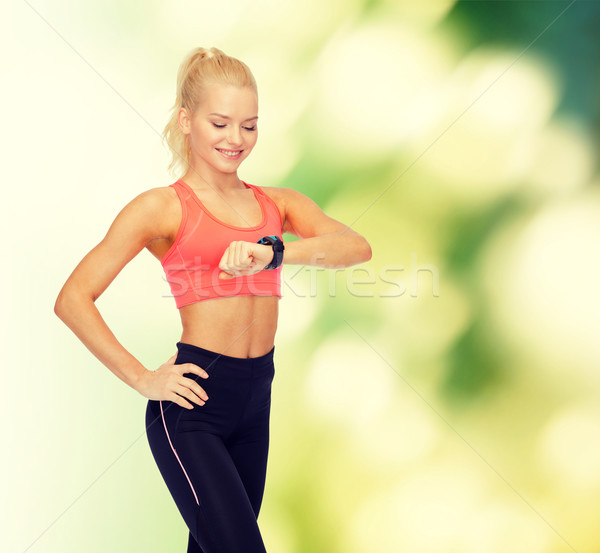 Mujer sonriente ritmo cardíaco supervisar mano fitness tecnología Foto stock © dolgachov