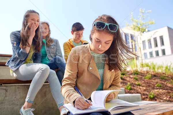 Studenten Mädchen Leiden Klassenkameraden Bildung Tyrannisieren Stock foto © dolgachov
