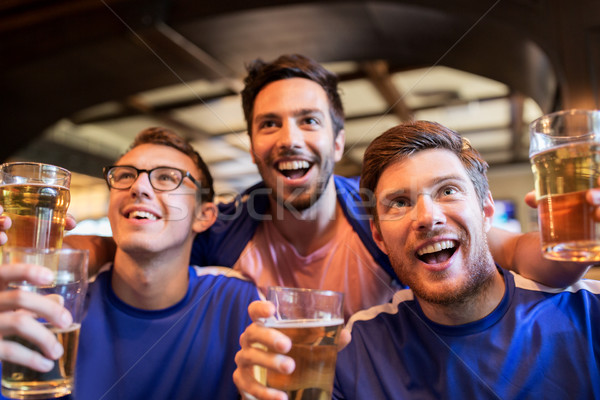 Foto stock: Fútbol · aficionados · amigos · cerveza · deporte · bar