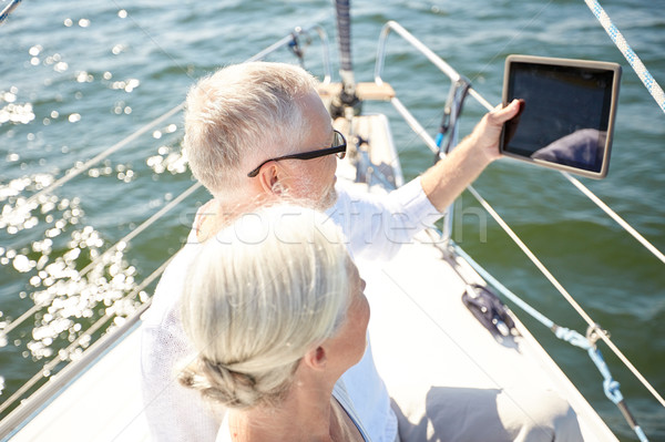 Foto stock: Pareja · de · ancianos · vela · barco · yate · vela