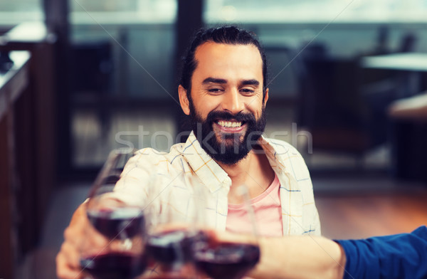 Stockfoto: Gelukkig · man · glas · wijn · restaurant · recreatie