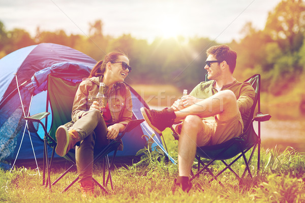 Boldog pár iszik sör táborhely sátor Stock fotó © dolgachov