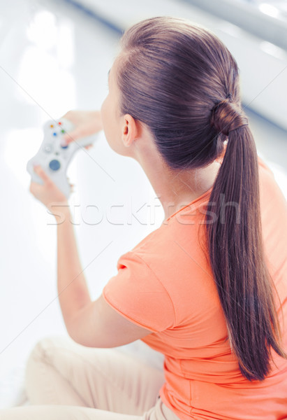 Nő botkormány játszik videojátékok szórakoztatás otthon Stock fotó © dolgachov