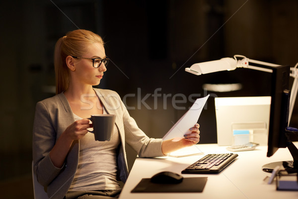 [[stock_photo]]: Femme · d'affaires · papiers · travail · nuit · bureau · affaires