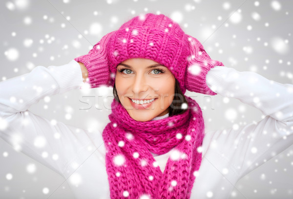 Nő kalap sál ujjatlan kesztyűk tél emberek Stock fotó © dolgachov