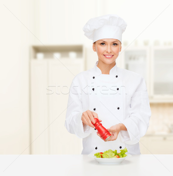 Zdjęcia stock: Uśmiechnięty · kobiet · kucharz · Sałatka · gotowania · żywności