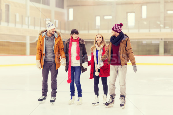 Szczęśliwy znajomych skating ludzi przyjaźni Zdjęcia stock © dolgachov