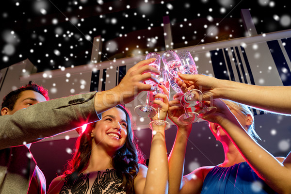 Sorridere amici occhiali champagne club party Foto d'archivio © dolgachov