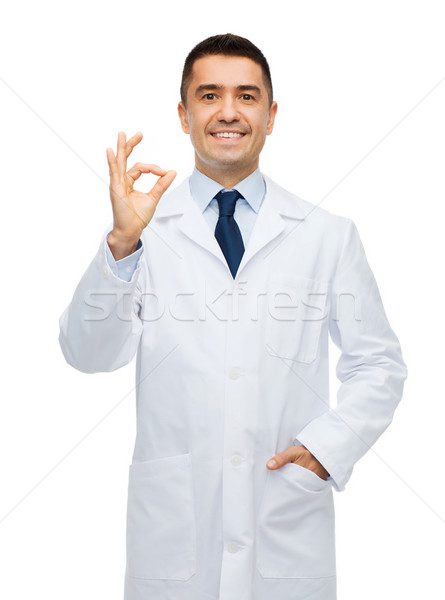 微笑 醫生 白 外套 顯示 導致 商業照片 © dolgachov