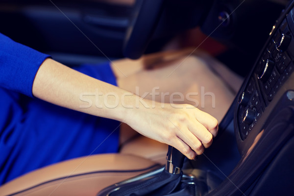Közelkép nő sebességváltó sebességváltó autó autó Stock fotó © dolgachov