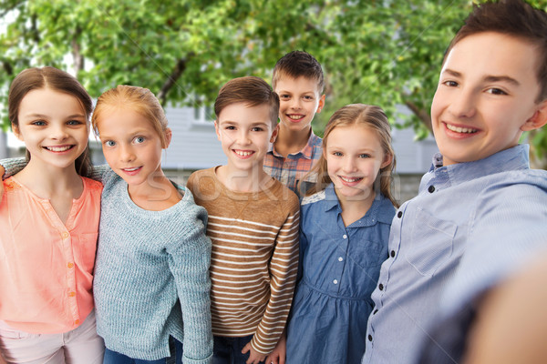 Foto stock: Feliz · crianças · falante · quintal · infância · amizade