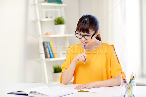 Stockfoto: Gelukkig · asian · jonge · vrouw · student · leren · home