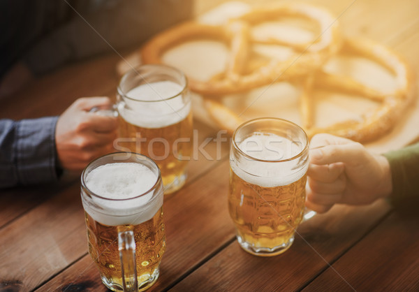 Stockfoto: Handen · bier · bar · pub · mensen