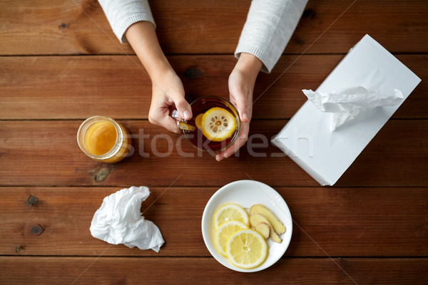 Beteg nő iszik tea citrom gyömbér Stock fotó © dolgachov