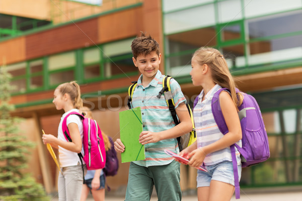 Foto stock: Grupo · feliz · escuela · primaria · estudiantes · caminando · primario