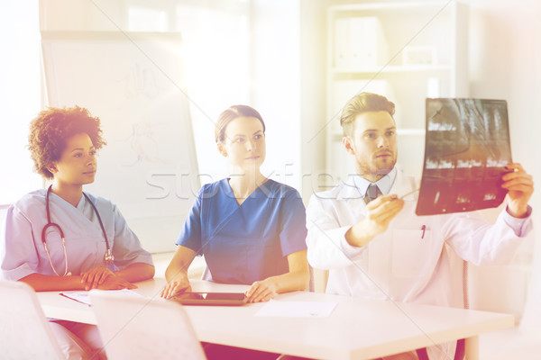 Stockfoto: Groep · artsen · bespreken · Xray · afbeelding · radiologie