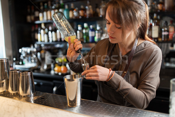 Schüttler Cocktail bar Getränke Menschen Luxus Stock foto © dolgachov