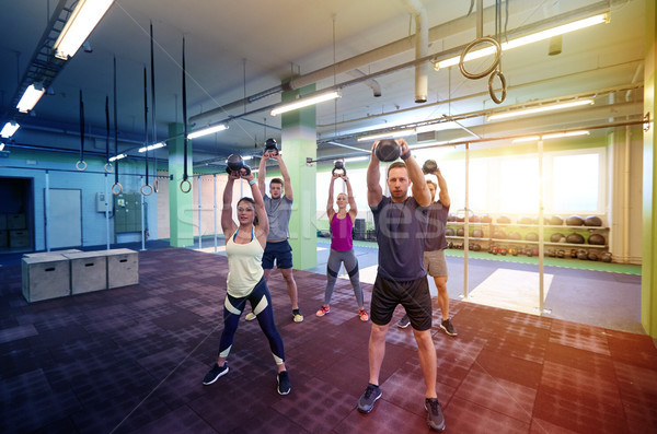 Gruppe Menschen Fitnessstudio Sport Fitness Gewichtheben Stock foto © dolgachov