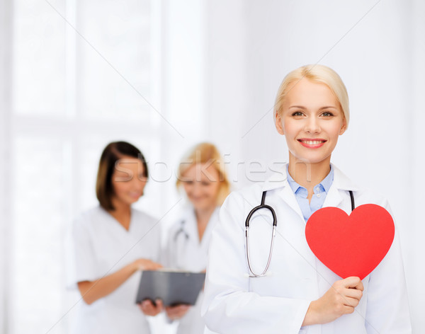 Sorridere femminile medico cuore stetoscopio sanitaria Foto d'archivio © dolgachov
