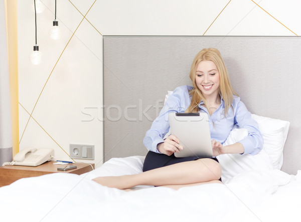 Stockfoto: Gelukkig · zakenvrouw · hotelkamer · business · technologie