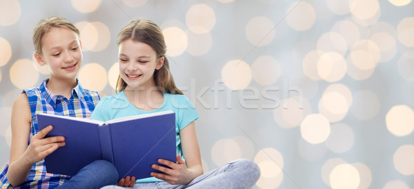 [[stock_photo]]: Heureux · filles · lecture · livre · lumières · personnes