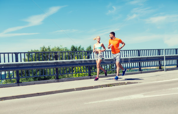 Foto stock: Sorridente · casal · corrida · verão · beira-mar · fitness