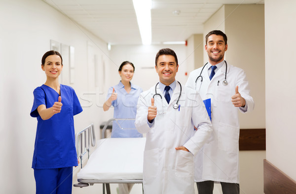 Foto stock: Feliz · médicos · hospital · clínica