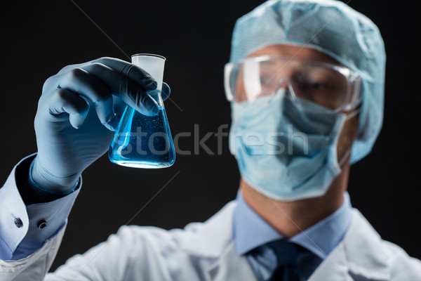 Közelkép tudós tart flaska vegyi tudomány Stock fotó © dolgachov