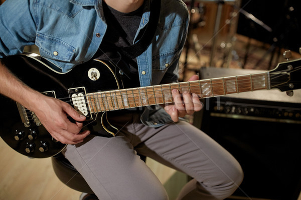 Homme jouer guitare studio répétition musique [[stock_photo]] © dolgachov