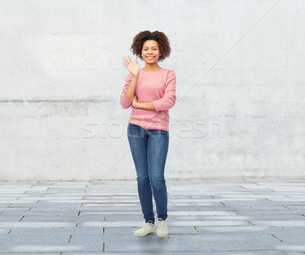 Boldog afroamerikai fiatal nő integet kéz emberek Stock fotó © dolgachov