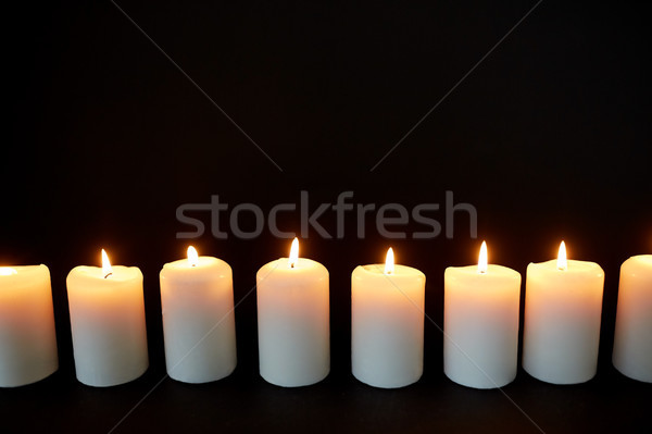 Kerzen Brennen Dunkelheit schwarz Trauer Licht Stock foto © dolgachov