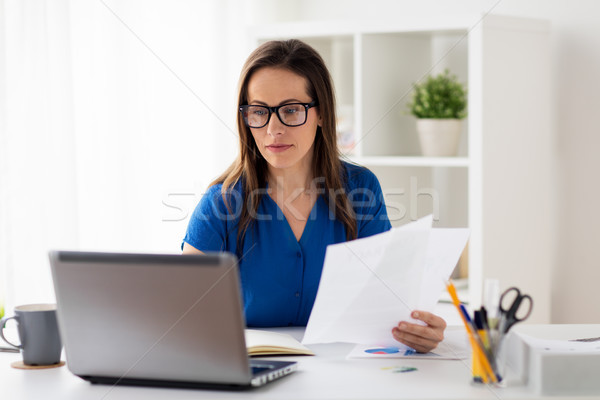 Heureux femme portable travail bureau à domicile gens d'affaires [[stock_photo]] © dolgachov