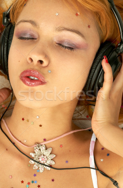 Musik ziemlich Rotschopf hören Frau Gesicht Stock foto © dolgachov