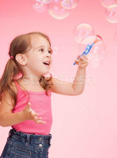 Ragazza bolle di sapone luminoso foto bella bambini Foto d'archivio © dolgachov