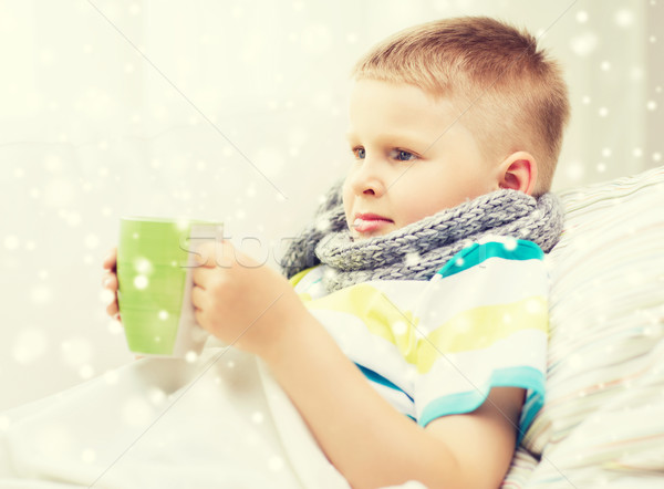 Ziek jongen griep bed drinken beker Stockfoto © dolgachov