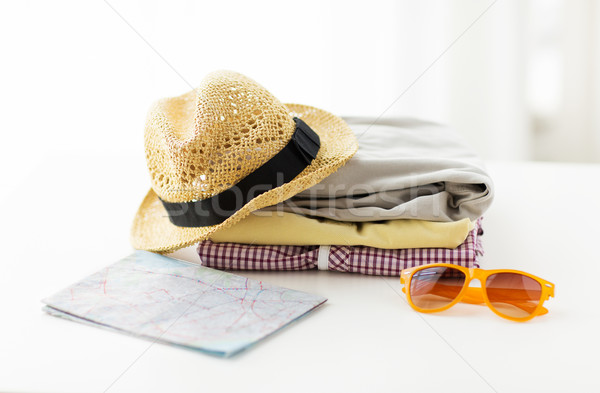 商業照片: 關閉 · 夏天 · 衣服 · 旅行 · 地圖 · 表