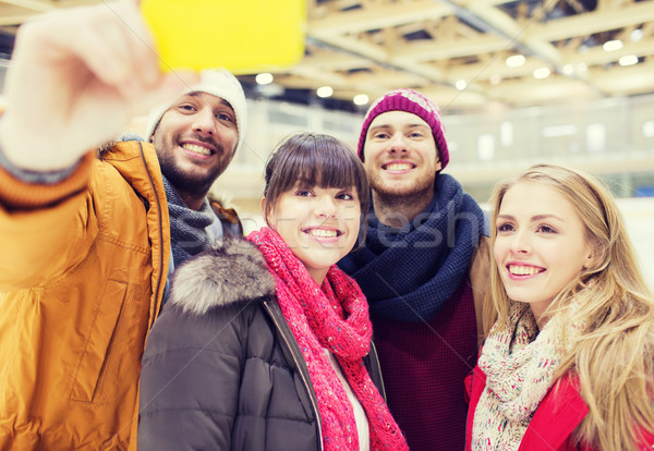 [[stock_photo]]: Heureux · amis · smartphone · patinage · personnes