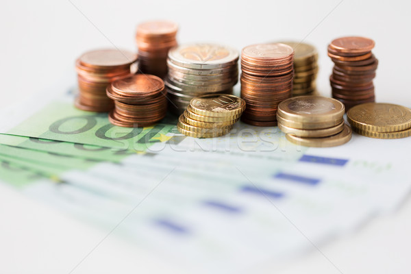 關閉 歐元 紙 錢 硬幣 表 商業照片 © dolgachov