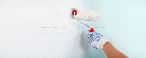 Erkek eldiven boyama duvar tamir Stok fotoğraf © dolgachov