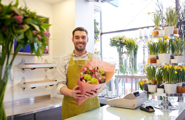 Sonriendo florista hombre Foto stock © dolgachov