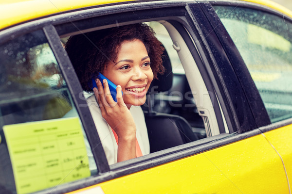 Сток-фото: счастливым · африканских · женщину · призыв · смартфон · такси