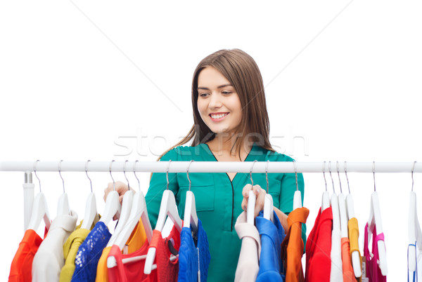 Gelukkig vrouw kiezen kleding home garderobe Stockfoto © dolgachov