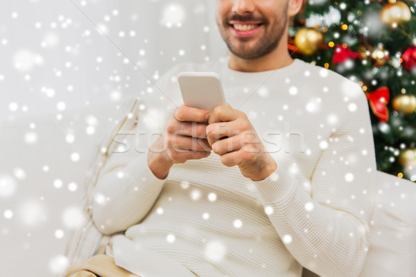Сток-фото: улыбаясь · человека · смартфон · домой · Рождества · технологий