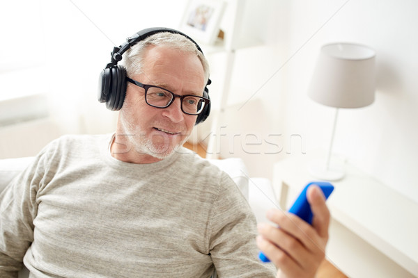 Feliz altos hombre auriculares tecnología Foto stock © dolgachov