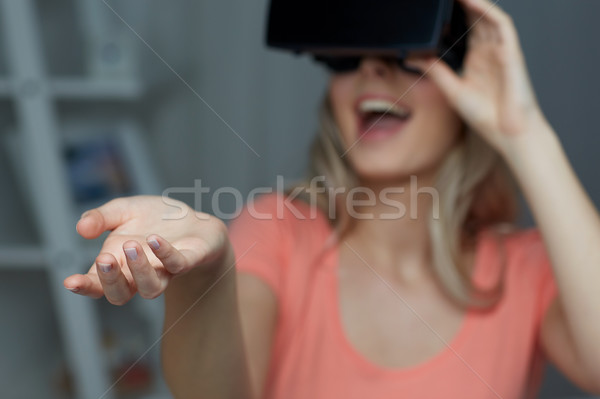 Gelukkig vrouw virtueel realiteit hoofdtelefoon bril Stockfoto © dolgachov