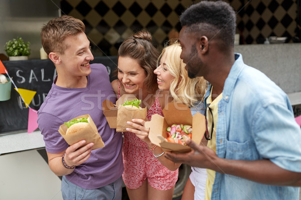 Zdjęcia stock: Szczęśliwy · znajomych · wok · burger · żywności · ciężarówka