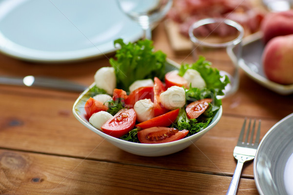 Stock foto: Gemüse · Salat · Mozzarella · Holztisch · gesunde · Ernährung