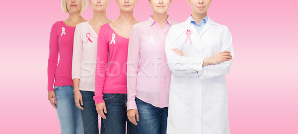 Femei cancer constientizare asistenţă medicală Imagine de stoc © dolgachov