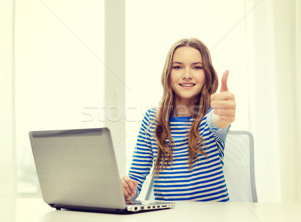 Sorridere adolescente computer portatile home tecnologia internet Foto d'archivio © dolgachov