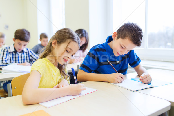 Groep school kinderen schrijven test klas Stockfoto © dolgachov